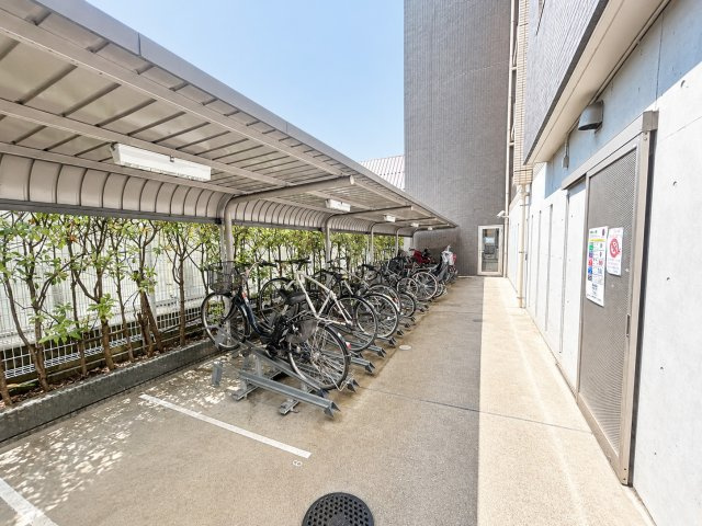 サンクレイドル西新井ヴィヴァーレの駐輪場|整然と管理された駐輪場が、快適なマンションライフを支えます。