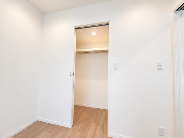サンクレイドル西新井ヴィヴァーレの収納|お気に入りの洋服を美しく並べて収納できる、ゆとりのWIC。