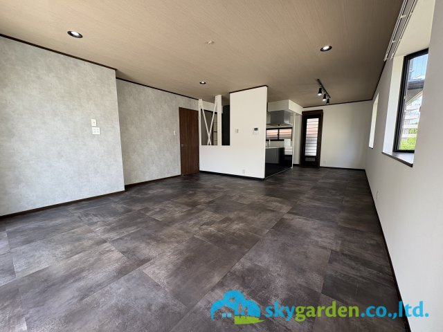 藤沢市片瀬2丁目　中古戸建の居間・リビング|LDKは約22.5帖