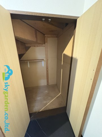 藤沢市片瀬2丁目　中古戸建の収納|階段下を利用した収納