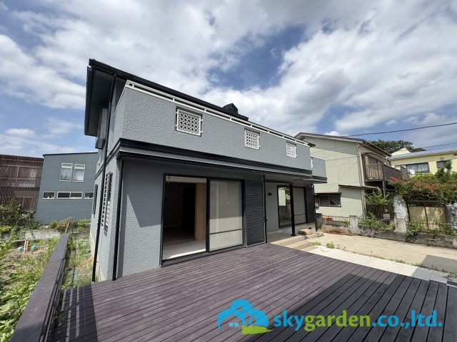 藤沢市片瀬2丁目　中古戸建の外観|南向きの大型住宅