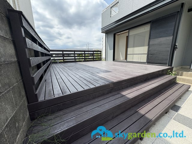 藤沢市片瀬2丁目　中古戸建の庭|庭のウッドデッキ