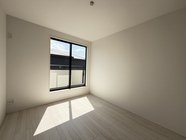 うるま市喜仲（全3棟）2号棟の洋室|※同仕様写真です