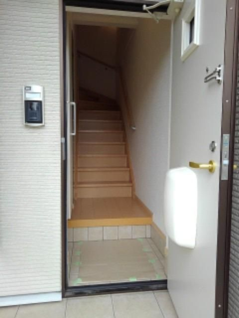 青梅市梅郷６丁目のアパートの玄関