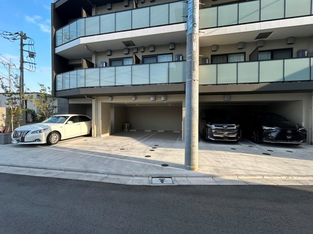 プライムガーデン赤塚の駐車場