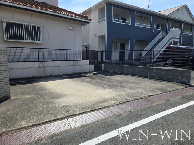 豊橋市北山町貸家の駐車場