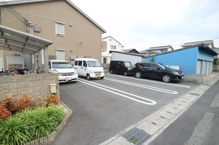 パインガーデンの駐車場