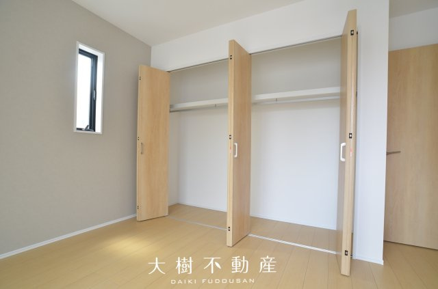 【洋室】 | 綾瀬市寺尾台２丁目　新築戸建て　全1棟　【仲介手数料無料】 | 2階　洋室1（7.3帖）クローゼット