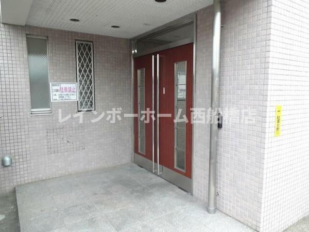 国府台三番館のエントランス