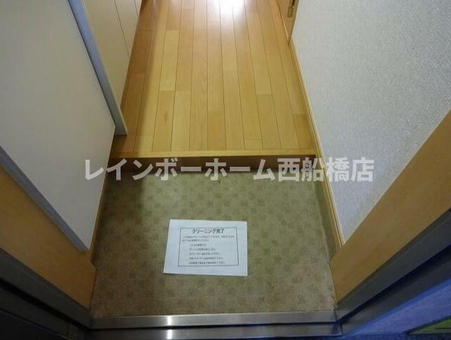 国府台三番館の玄関