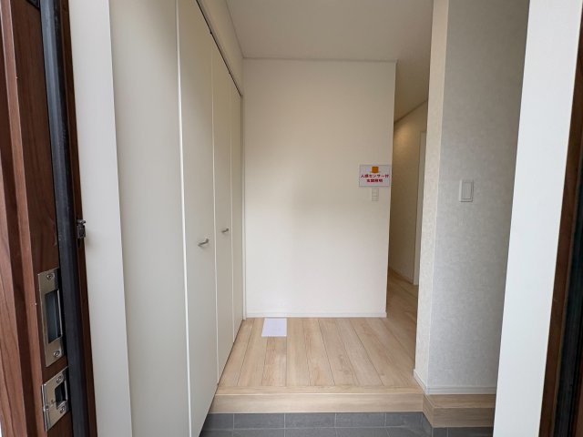 《仲介手数料半額》朝霞市宮戸　第４全１６区棟　3号棟の玄関|玄関スペース