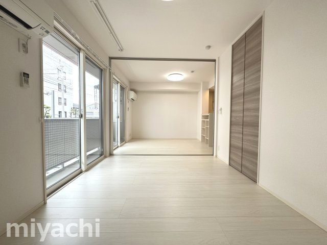 セジュール　エムの洋室