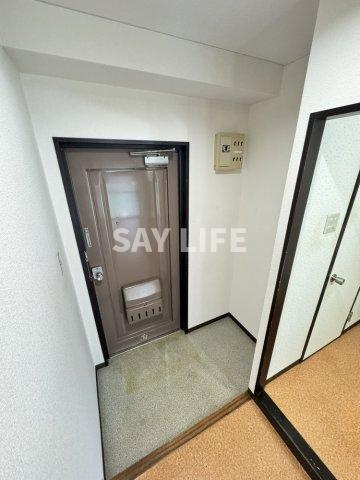 レジデンスタカラの玄関