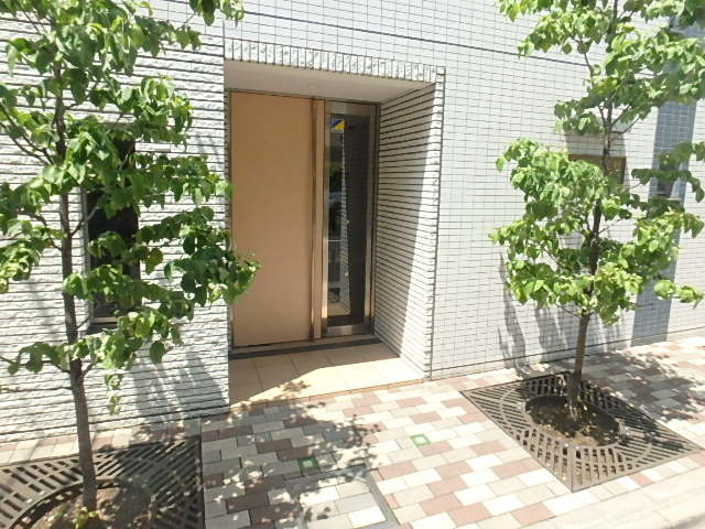 レジデンス毛利 EASTのエントランス