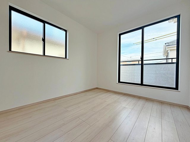 緑区兵庫２丁目４１２番　全２棟の洋室|収納も充実した子供部屋。学用品もすっきり片付き、集中して過ごせる環境です。