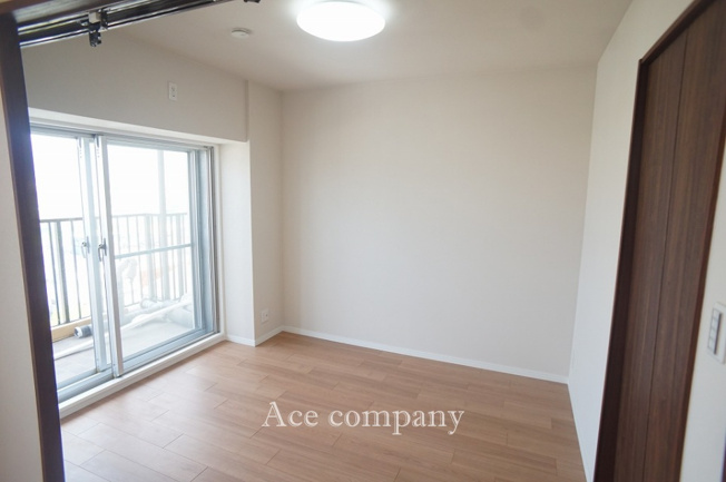 【内装】 | 若江岩田スカイハイツ | 【洋室：4.8帖】バルコニーに面したお部屋です☆