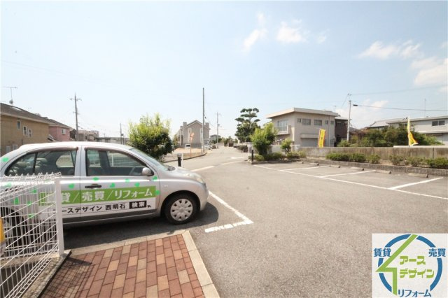 コートヤードVの駐車場