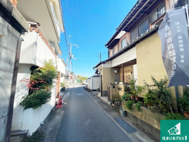 八幡市八幡長田　第1期　新築一戸建ての前面道路含む現地写真|周辺は落ち着いた街並みの住宅地！子育てがしやすい住環境です！まだ未完成ですが、現地でしかわからない事もございます。是非一度ご覧ください。