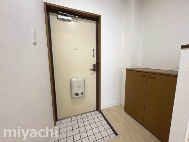 ユニバーシティハイツの玄関