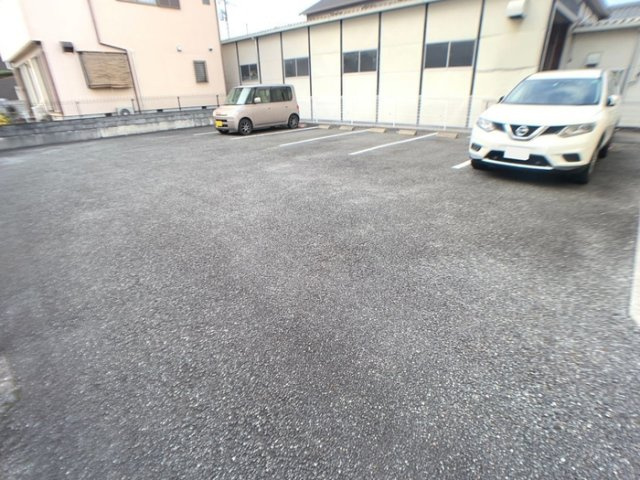 ララ・花いちの駐車場