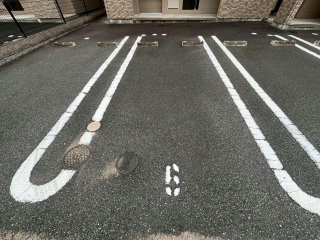 アンプルールの駐車場