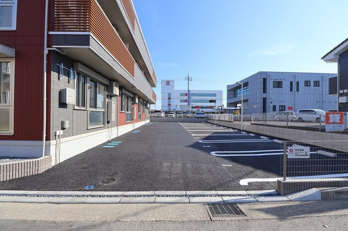Temps Calme（タンカルム）の駐車場|駐車場があるので、車を買う予定の方も安心です