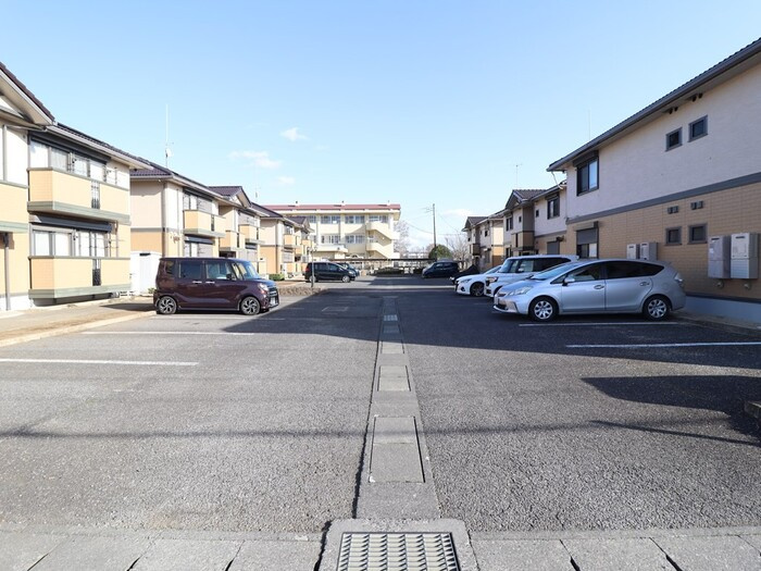 メイプルヒルの駐車場|駐車場があるので、車を買う予定の方も安心です