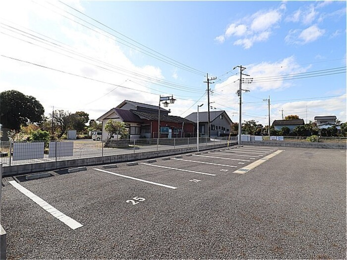 スカイブルー　Ｊの駐車場|駐車スペースもあります