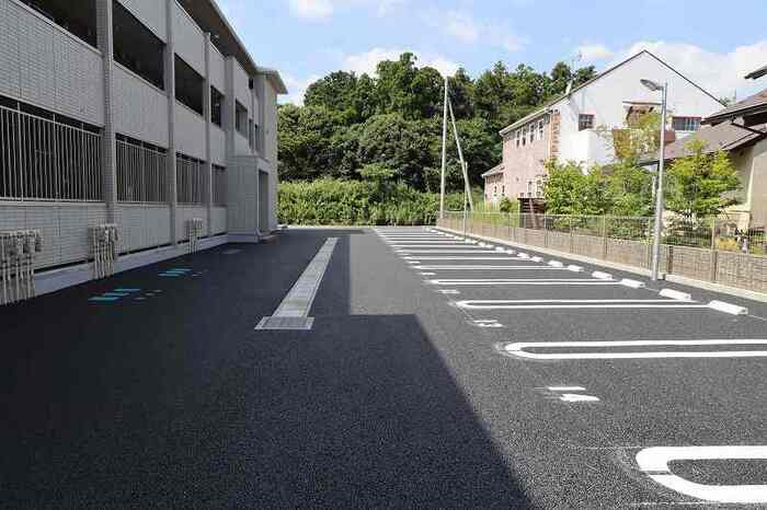 アルバ　Bの駐車場|駐車場があります