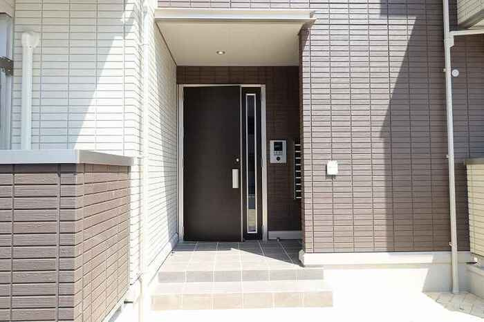 アルバ　Bのエントランス|清潔なエントランスです
