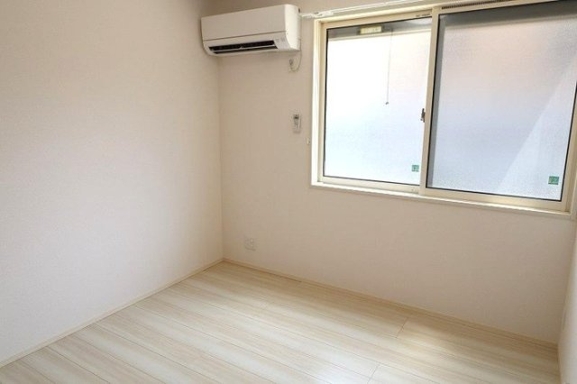 アルバ　Bの洋室|落ち着いた色調の洋室です
