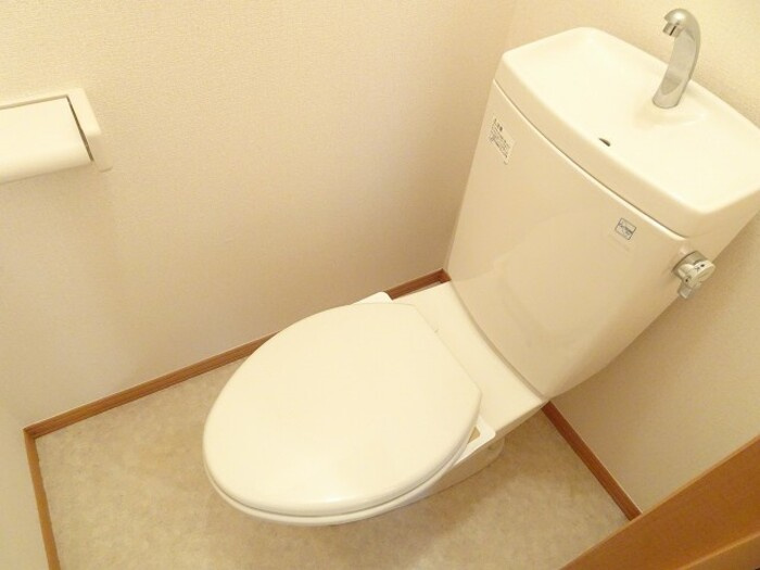 サンフィールのトイレ|落ち着いた色調のトイレです