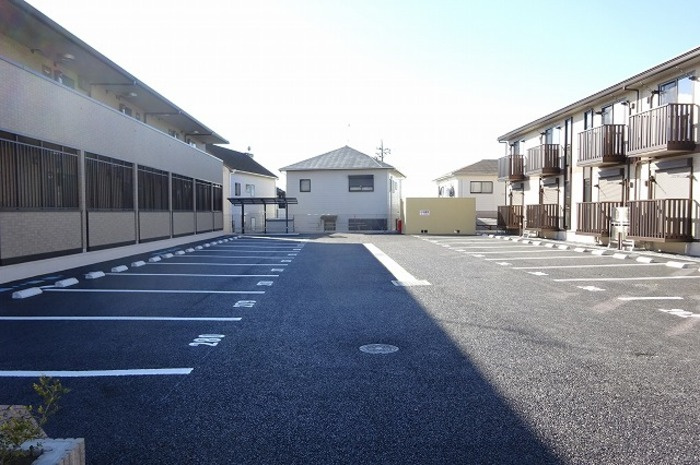 グランマーレ　Sの駐車場|駐車場に車を止められます