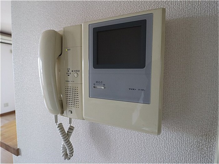 アルベラータのセキュリティ|モニター付きインターホンです