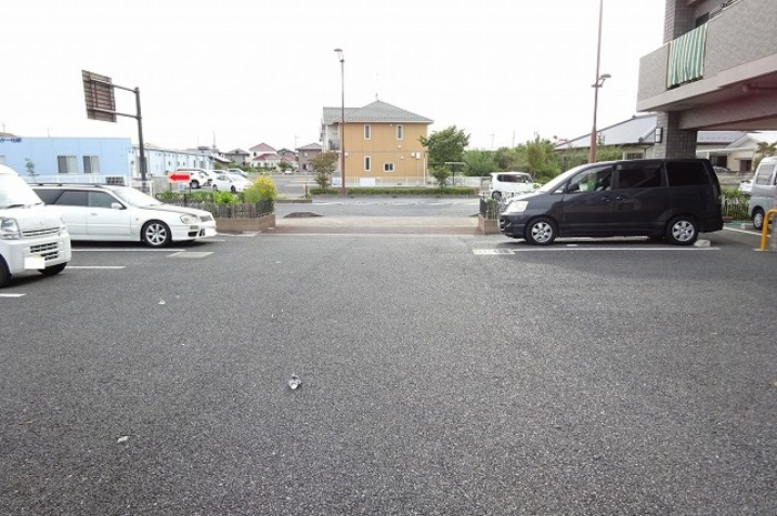 アルベラータの駐車場|駐車場があるので、車を買う予定の方も安心です