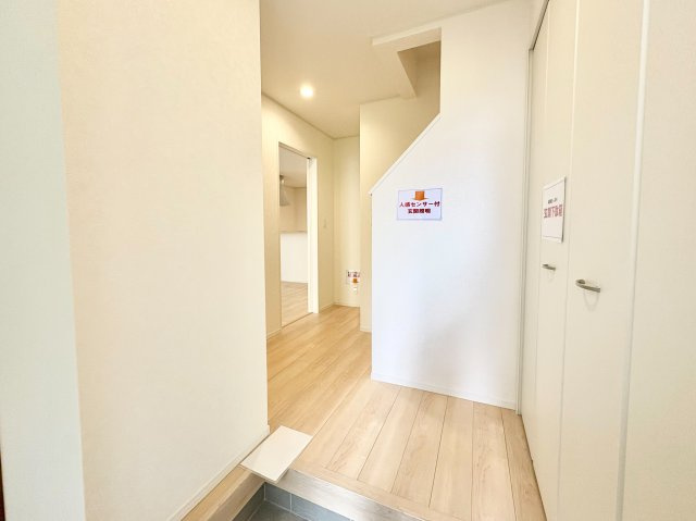 《仲介手数料半額》朝霞市宮戸　第４全１６区棟　5号棟の玄関|玄関スペース