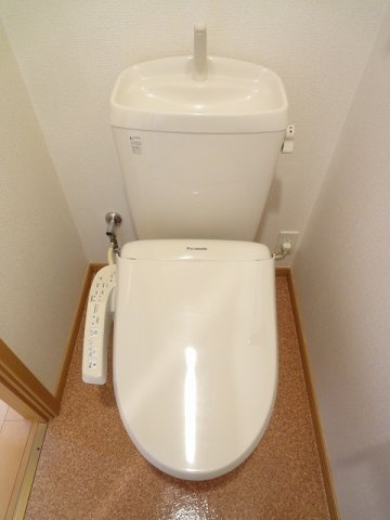 メゾン見川のトイレ|落ち着いた色調のトイレです