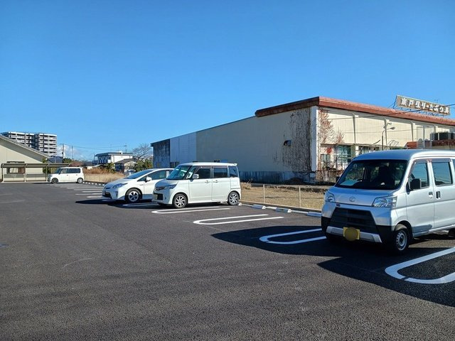 サンライズ・ＭＩＴＯ　Ａの駐車場|駐車場があるので、車を買う予定の方も安心です