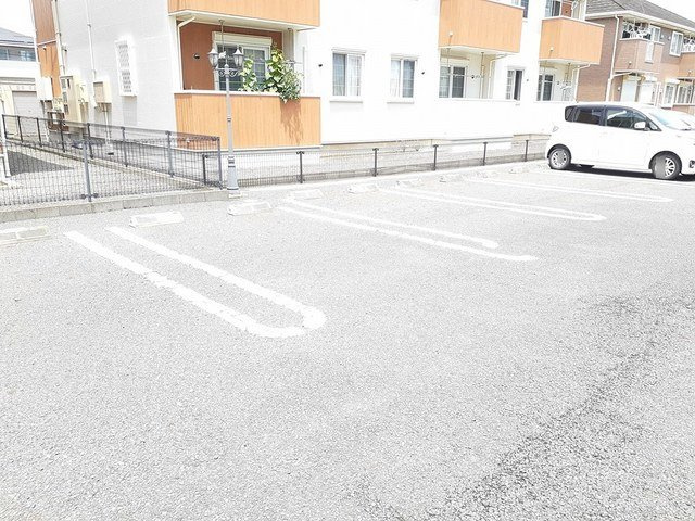 プラシードフィルⅤの駐車場|駐車場があるので、車を買う予定の方も安心です