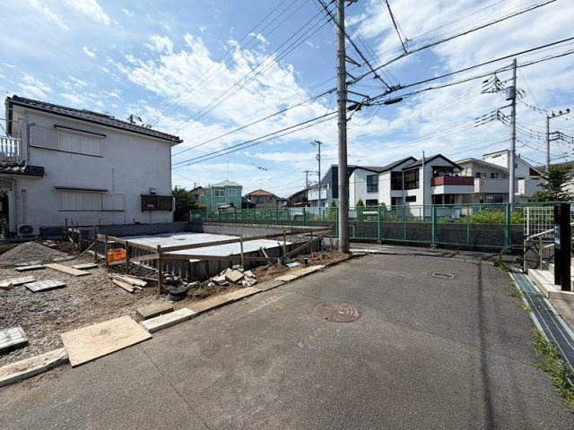 新築戸建　茅ヶ崎市室田3丁目の前面道路含む現地写真