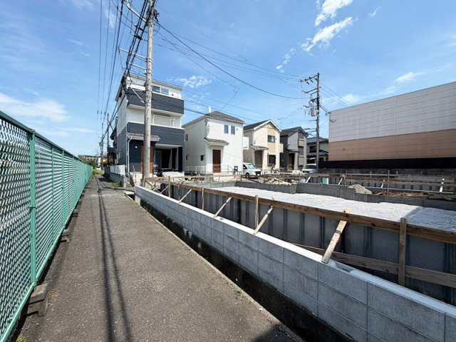 新築戸建　茅ヶ崎市室田3丁目の前面道路含む現地写真
