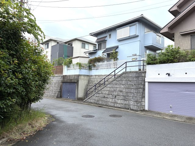 横浜市青葉区市ケ尾町戸建の前面道路含む現地写真