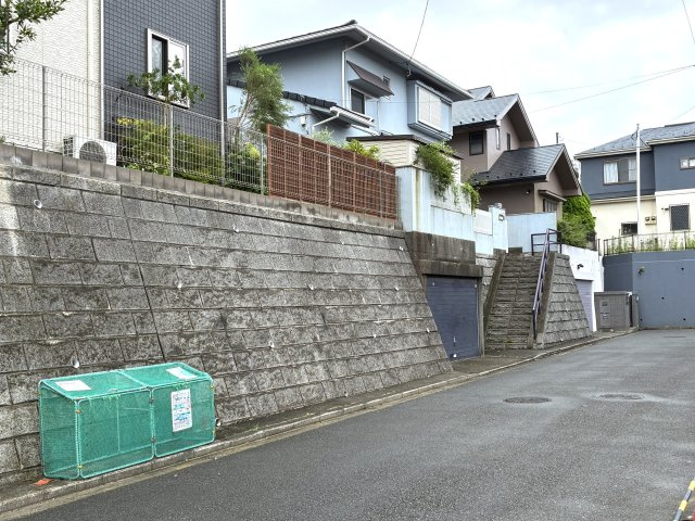 横浜市青葉区市ケ尾町戸建の前面道路含む現地写真