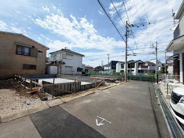 新築戸建　茅ヶ崎市室田3丁目の前面道路含む現地写真