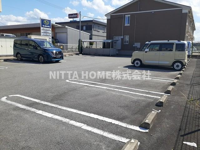 グレース　レミカの駐車場