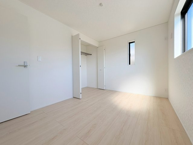 クワイエ　各務原市蘇原菊園町第1　全4区画分譲のトイレ|超表面平滑加工とイオンパワーの「セフィオンテクト」加工で、汚れが付きにくく落ちやすい仕様のトイレです。
またツイントルネード洗浄で少ない水でも前方の返し部分から後方部までしっかり洗浄できます！