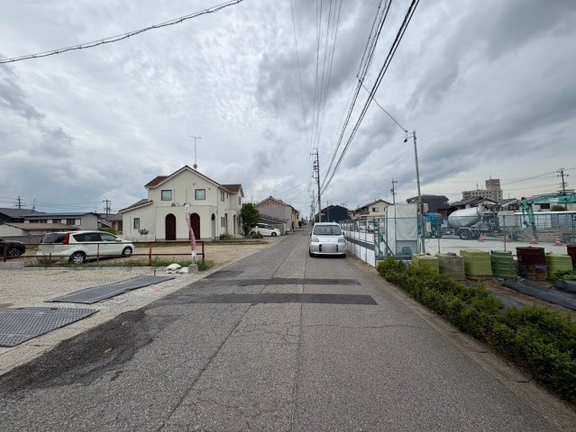 クワイエ　各務原市蘇原菊園町第1　全4区画分譲の前面道路含む現地写真|「現地（2026年7月17日）撮影」　
■前面道路　
■ヤマダ不動産　株式会社リライフ