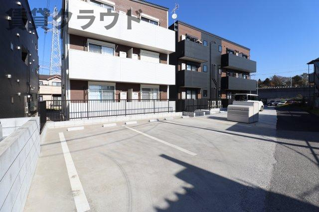 Ｌｉｋｅ星久喜Ｂ棟の駐車場|駐車場があるので、車を買う予定の方も安心です