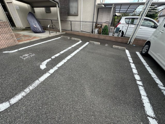オーブの駐車場