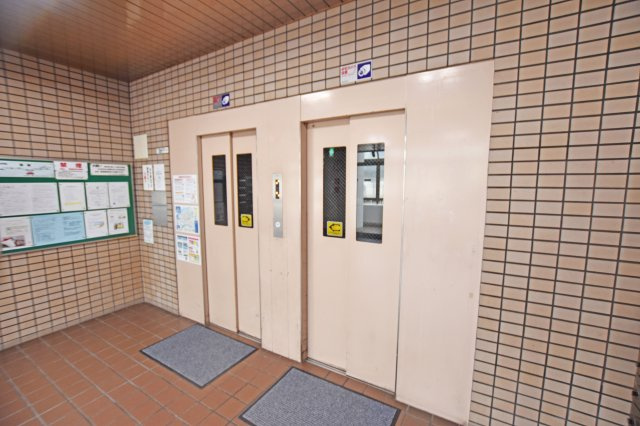リバーサイドほんじょうのその他共用部分|エレベーター完備で、毎日の出入りや買い物の荷物もラクに運べます。